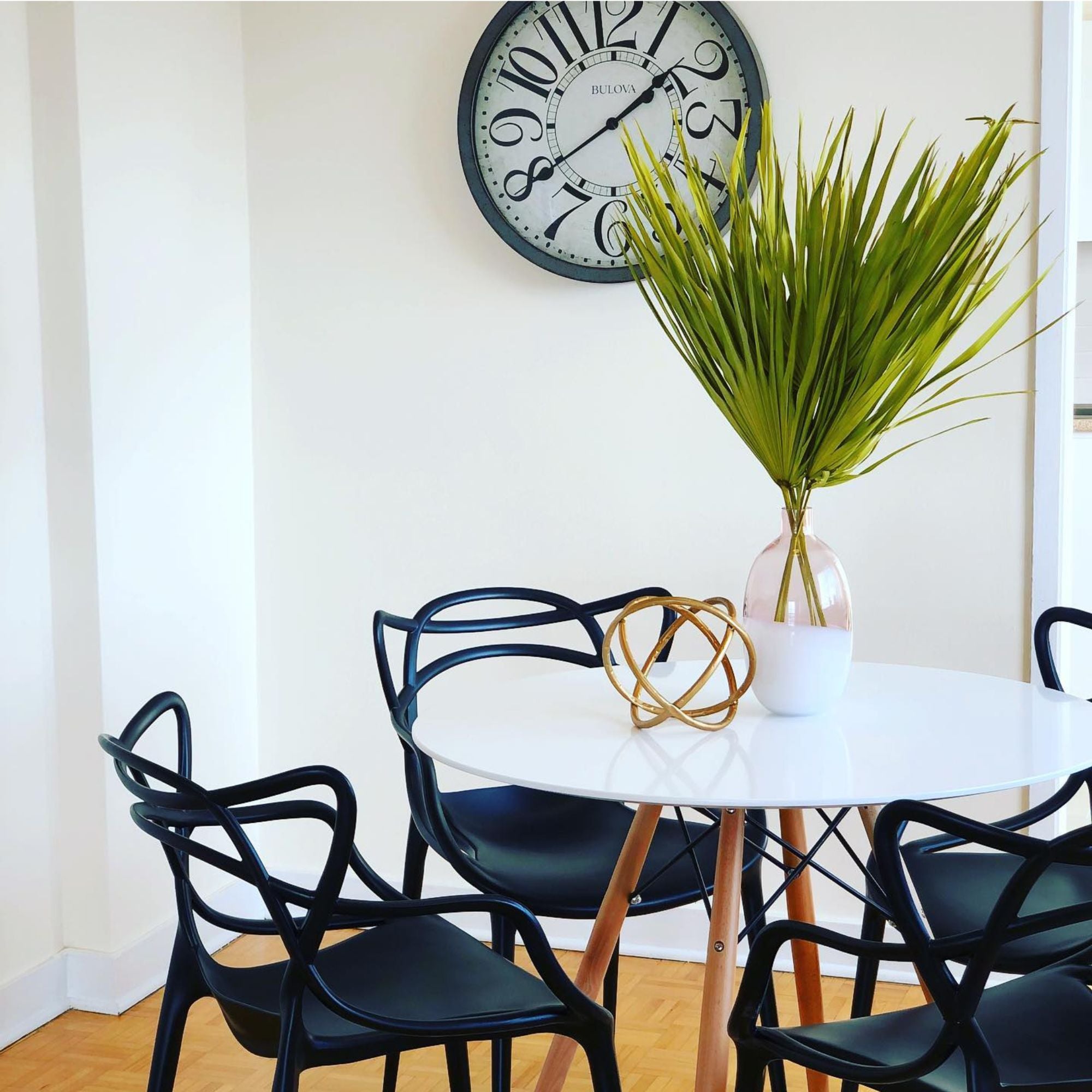 Velets 36" Ember Round Dining Table – White